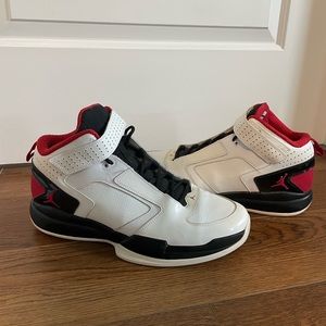 Good condition Men’s size 13 Jordan shoes!